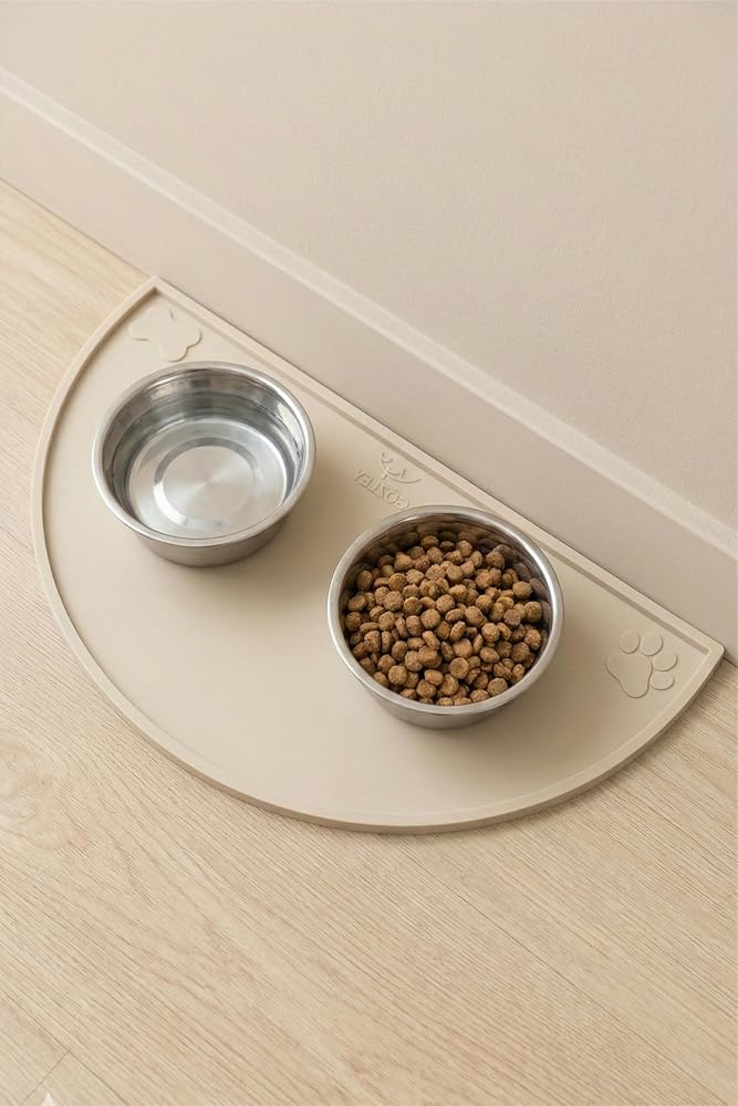 Cozley Silikon Mama Matı Havuzlu Yıkanabilir Kaymaz Silinebilir Evcil Hayvan Beslenme Matı Kedi Köpek Paspası Kedi Köpek Mama Matı Su Geçirmez Katlanabilir Su Kabı Mama Kabı Matı (Bej, 50 X 25 CM)