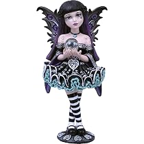 Nemesis Now Nemesis Now - Femme Fatale Warrior Figurine - Noir | Attitu Nemesis Now Nemesis Now - Femme Fatale Warrior Figurine - Noir | Attitu