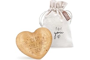 ‎LOVILEE LOViLEE® Ich bin stolz auf Dich - Handschmeichler Holz Glücksbringer Prüfung - Holz Herz inkl. Geschenkbeutel & Grußkartenset - Mutmacher Geschenk, Schutzengel Geschenk, Zeugnis Geschen