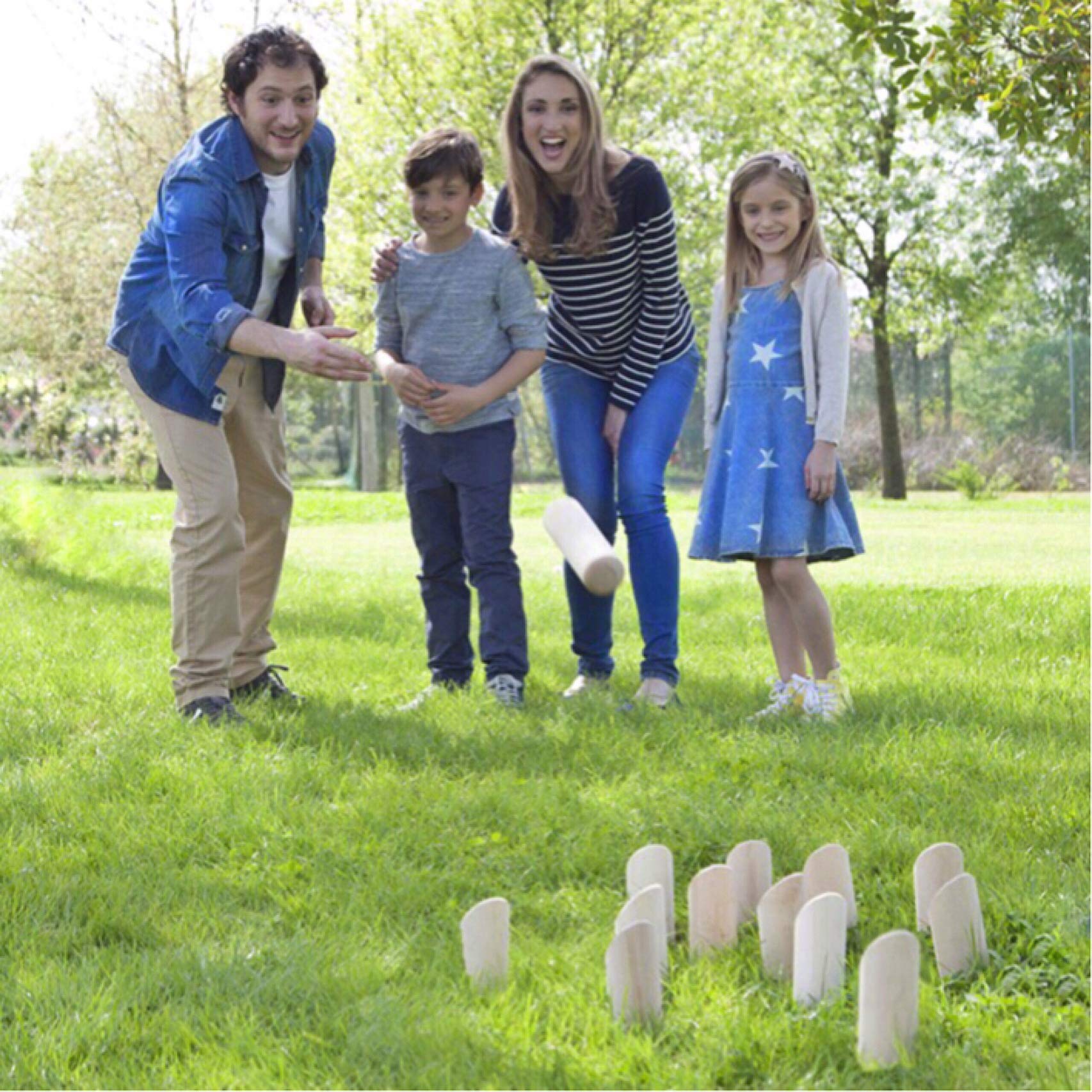 Mölkky Original - Juegos Exterior de Lanzamiento para Jardin, Picnic, Playa, Ocio - 12 Bolos Madera, 1 Palo, Juego Molkky para Adultos, familias, Grupos, 2 o más Jugadores, a Partir de 6 años - Imagen 4