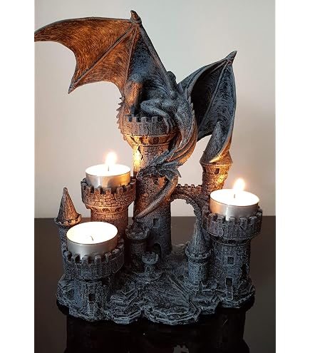 Nombreux objets de décoration d'intérieur de style gothique