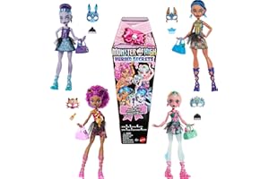 Monster High Secrets Enfouis Coffret poupée et accessoires, thème Soirée pyjama terrifiante, 1 poupée mystère et 5 surprises (les personnages peuvent varier), HYV64
