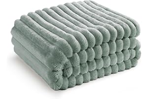 BEDSURE Przytulny koc polarowy, miękki, ciepły, gruby, sztruksowy, narzuta na łóżko i kanapę, zielony, 150 x 200 cm