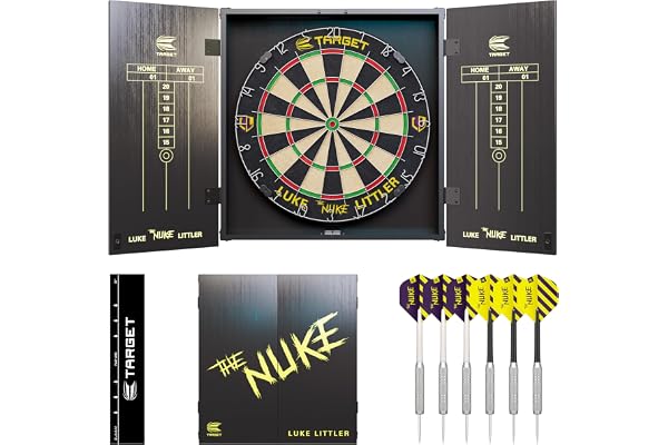 Target Darts Luke Littler skåp och darttavla set | Player Edition 'The Nuke' Dart Board skåp set med 2 uppsättningar stålspetspilar, poängtabeller, tävlingsstandard kastlinje