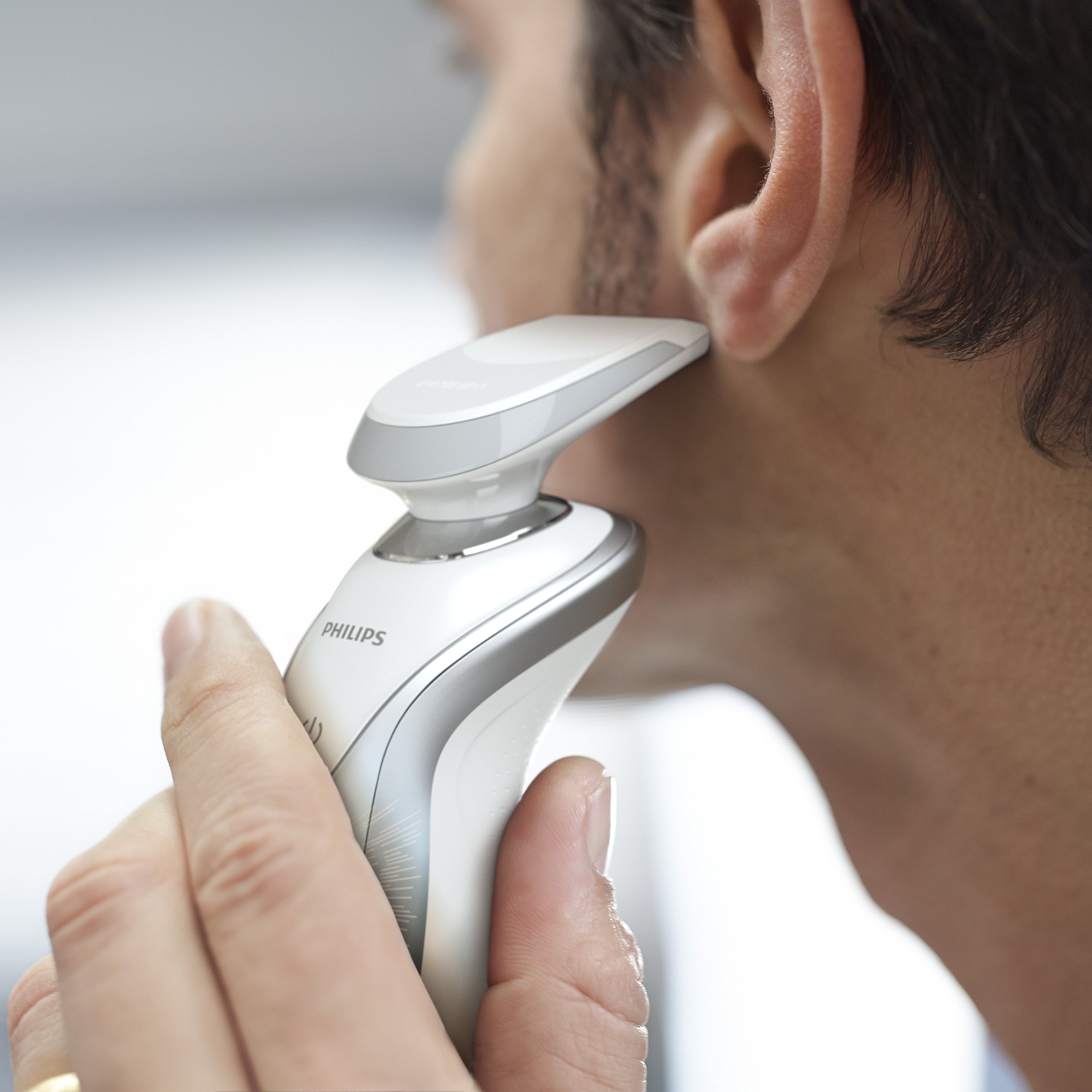 Philips-Star-Wars-Episodio-VIII-SW770067-Afeitadora-elctrica-serie-7000-edicin-limitada-Lado-Luminoso