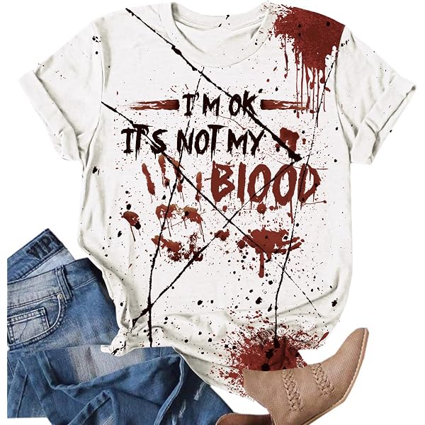 Halloween con sfondo rosso schizzi di sangue | Vettore Gratis
