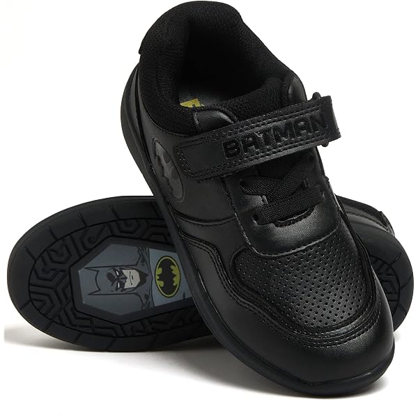 CERDÁ LIFE'S LITTLE MOMENTS - Scarpe da Bambino con Luci di Batman con Velcro, per Incentivare la Sua Indipendenza, Risultando Comode e Resistenti al Tempo Stesso - Licenza Ufficiale DC