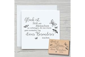 ‎NEWSTAMPS DIE STEMPELMACHER NEWSTAMPS Stempel Glück ist Zeit Motivstempel groß aus Holz & Gummi zum Karten basteln, Holzstempel, Sprüche, Spruchstempel, Textstempel, Schrift, Scrapbook, Textilstempel, Deko