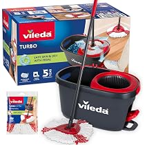 Vileda Turbo, Juego de Fregona Giratoria, Cubo con Pedal, Negro y Rojo | Palo telescópico hasta 130 cm | Escurridor centrífugo | 2 recambios de microfibra | Cabezal triangular