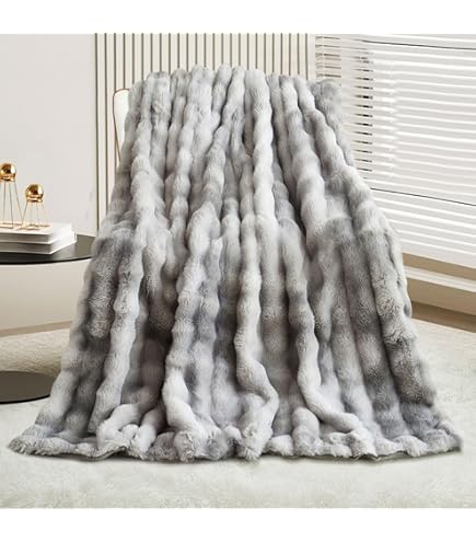 Knuffeldeken, konijnendeken, pluche, wollige deken, zachte woondeken