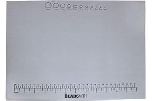 The Beadsmith Tapis de trésor antidérapant 27.9x35.6 cm, base en caoutchouc antidérapant avec surface rembourrée douce, boîte, suspendue au détail.