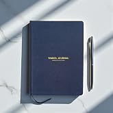 Fark Tanıtım Travel Journal &ndash; Sert Kapaklı Seyahat G&uuml;nl&uuml;ğ&uuml;, A5 Boyutunda, Planlama & Anı Alanı &ndash; Anı Defteri (Lacivert)