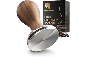 Barista Legends® Tamper de 58,5 mm – Prensador de espresso premium de acero inoxidable con mango de madera – Base anti_vacío para un disco uniforme sin canalizar – Accesorio perfecto para los amantes