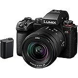 Panasonic LUMIX DC-S5 II, macchina mirrorless full frame con obiettivi F3.5-5.6 da 20-60 mm, 4K 60P e 6k 30P, schermo pieghev
