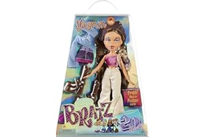 Bratz Edizione Speciale 20 Anni Bambola alla Moda Originale Yasmin - Confezione e Poster olografici - da Collezione - Replica della Versione del 2001 - Include 2 Abiti, Scarpe, Borsa e Altro