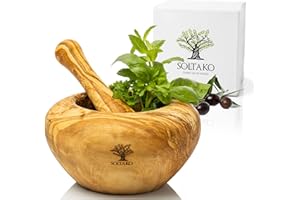 SOLTAKO Mortero y Maja Madera de Olivo - Mortero cocina, Juego de mortero y mano de madera de olivo - Molinillo para pimienta, especias, hierbas - Cuenco Robusto - Cocina Artesanal - Ø 16cm aprox.