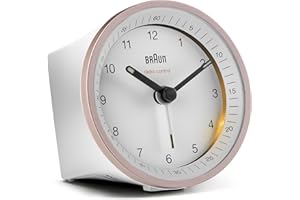 Klassischer analoger Funkwecker von Braun für die Mitteleuropäische Zeitzone (MEZ/GMT+1) mit Schlummerfunktion und Beleuchtung, ruhigem Uhrwerk, Crescendo-Alarm in Weiß und Rose, Modell BC07PW-DCF