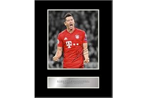 ICONIC PICS Robert Lewandowski signiertes Foto mit Passepartout, mit Bayern München FC #01 Motiv