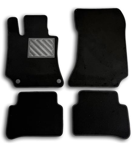 DP Carpet Tappetini Auto Personalizzati Per GLA 2013+ – 4 Pezzi, Logo Ricamato, Battitacco, Made In Italy