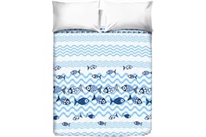 PENSIERI DELICATI Copriletto Matrimoniale 260 x 280 cm, 100% Cotone Pique, Ideale Come Telo Arredo, Coperta Salva Letto 2 Piazze, Fantasia Pesci Blu, 100% Made in Italy