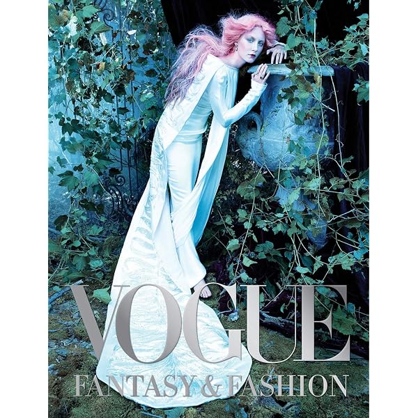 Vogue: The Editor's Eye: A History of Fashion Photography: Amazon
