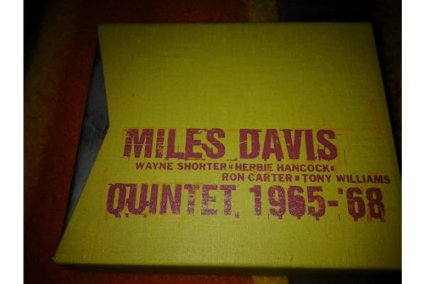 Miles Davis: 1965 - ' 68 (Coffret inclus 13 titres inédits et t de 116 pages)
