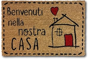 KOKO DOORMATS Zerbino ingresso casa in Fibra di Cocco “Benvenuti nella Nostra Casa” | Tappeto Ingresso Esterno con Base Antiscivolo in PVC | Design Simpatico 40x60 cm