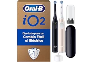 Oral-B iO 2 Pack de 2 Cepillos de Dientes Eléctricos Negro Noche y Rosa Suave, 2 Cabezales, 1 Estuche de Viaje, 1 Portarrecambios, 3 Modos De Cepillado, Sensor De Presión y Temporizador