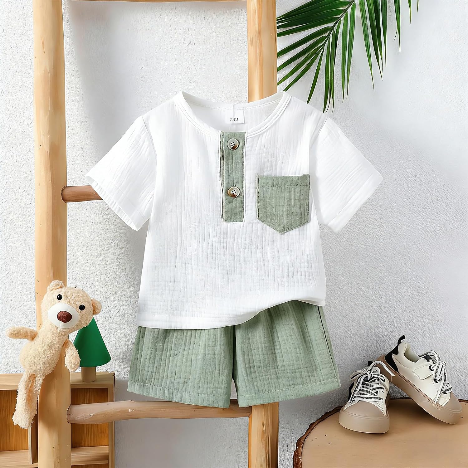 Conjunto de camisa y pantalones cortos Henley de manga corta para bebé, de muselina, color verde arrugado