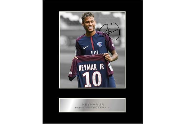 Présentation photo de Neymar Jr avec autographe au Paris Saint-Germain FC