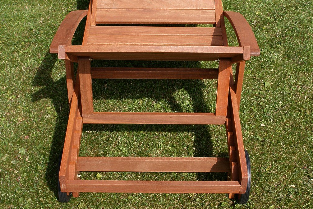Hecht Gartenliege ERA | rollbare Sonnenliege mit Verstellbarer Rückenlehne und ausziehbarer Ablage | Holzliege aus Meranti Holz für Garten und Terasse – Bild 6