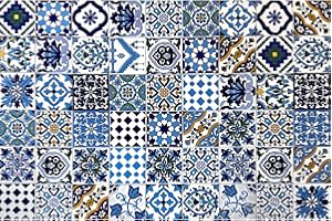 GENERICO 54 Mattonelle MISTE in ceramica smaltata. Pacco da 54 mattonelle decorate 10 X 10 cm spessore 0,6 cm - Mattonelle Tunisine. Serigrafia Artigianale. Adatte a rivestimento (Blue Marine)