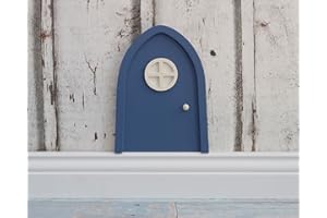 TinyFoxes Blaue Wichteltür - magischer Eingang für die Feen und Wichtel - Wanddekoration für das Kinderzimmer mit Leuchtfolie im Fenster - Handarbeit aus dem Erzgebirge