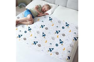 ‎HYGGE SUPPLIES Hygge Sheets® Bettunterlage wasserdicht für Kinder | passend für Doppel- & Familienbetten | Atmungsaktive, waschbare Matratzenauflage bei Inkontinenz mit seitlichem Einschlag | Weltraum