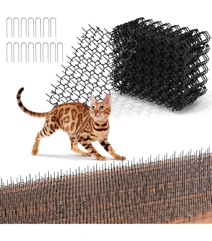 Tapis Anti-Chat avec Pointes Chien Chat Scat Spike Mat Grille Tapis Anti- Chiens De Dissuasion Pointes Répulsif Dissuasif avec 8 Piquets en Métal pour Canapé Murs Intérieur Extérieur 45cm4M
