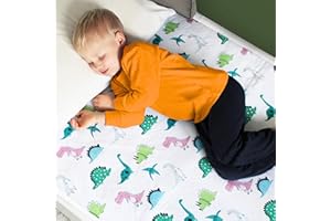 HYGGE SUPPLIES Coprimaterasso impermeabile per bambini, per letto singolo, 85 x 90 cm, con Tucks | Lenzuolo lavabile per bagnare il letto (Dinosaur)