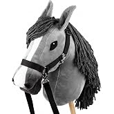 HOPPIHORSE Sport Edition Hobby Horse, A3 Taille, Têtes de Cheval à Chevaucher avec Bride, Rênes, Sangle d'Épaule, Queue, Poignée en Silicone dans Une Boîte-Cadeau, Cheval Baton, Cheval de Passe HOPPIHORSE Sport Edition Hobby Horse, A3 Taille, Têtes de Cheval à Chevaucher avec Bride, Rênes, Sangle d'Épaule, Queue, Poignée en Silicone dans Une Boîte-Cadeau, Cheval Baton, Cheval de Passe