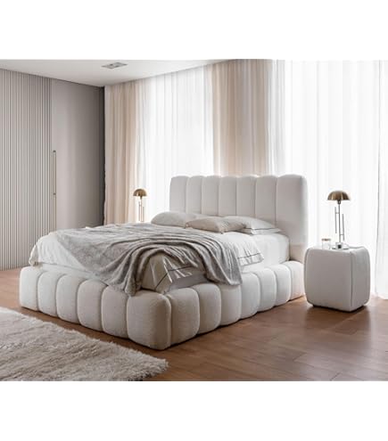 Modern , Stijlvol Bad In Een Woonappartement. Een Grote Gootsteen Gemaakt Van Wit Materiaal Als Steentop Spiegel Met Rekken 256064054