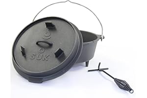 ‎SOUK ONE SOUK ONE Dutch Oven Set [9 L] - Eingebrannter Gusstopf mit Füßen Feuertopf aus Gusseisen mit praktischem Deckelheber und Edelstahl Untersetzer (9 Liter)