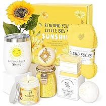Cesto Regalo Benessere A Tema Girasole Per Donne, Con Tazza Termica, Candele, Calzini E Bombetta Da Bagno