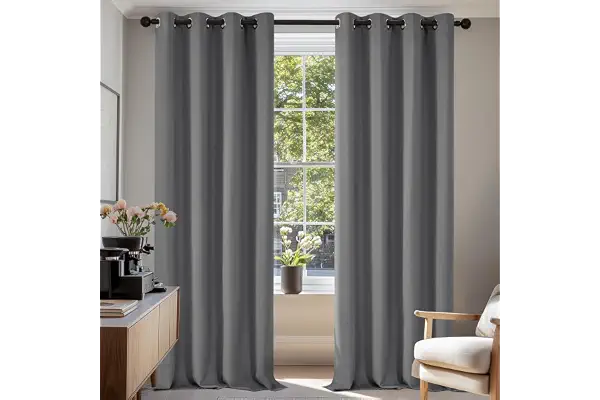 Deconovo Cortinas Térmicas Aislantes Frío y Calor Opacas Blackout – Cortinas Modernas para Salon y Dormitorio, 2 Piezas con Ojales 140x245 cm, Gris Claro, Elegantes Curtains Aislantes para Hogar