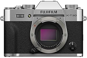 Fujifilm X-T30 III Fotocamera Digitale Mirrorless 26MP, solo corpo, Sensore APS-C X-Trans CMOS 4, Filmati 6.2K 30p, Mirino EVF, Schermo LCD 3" orientabile, Argento