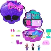 POLLY POCKET&trade; Monster High Temalı Kompakt Oyun Seti 3 mikro bebek ve 10 aksesuar bulunan, a&ccedil;ıldığında liseye d&ouml;n&uuml;şen Polly Po