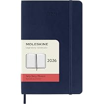 Moleskine Agenda Quotidien 2026 – 12 Mois Journalier Pocket Bleu, Couverture Rigide, Fermeture Élastique, Idéal Organisation Quotidienne