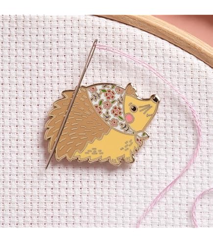 Caterpillar Cross Stitch Needle Minder – Bumblebee Bee Kind Pour Point De Croix, Couture, Broderie Et Accessoires D'aiguille, émail Et Magnétique
