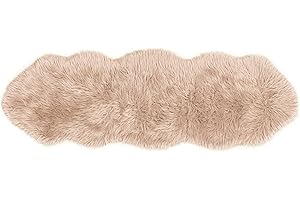 ‎TEPPICH WÖLKCHEN Teppich Wölkchen Dywan Z Imitacji Owczej Skóry | Wystrój Salonu Sypialnia | Sztuczne Futro Jako Zmywalny Dywanik Nocny, Futro Ozdobne Na Krzesło, Sofę, Łóżko | Beżowy - 55X160cm