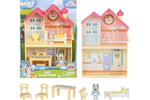 BLUEY Set de Juego Pequeña casa compacta con asa de Transporte. Tres Piezas. Cocina, Dormitorio y baño. Incluye: Figura de y 5 Elementos de Juego