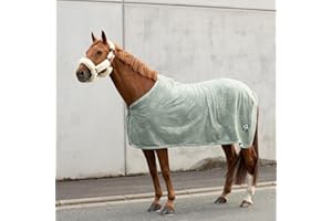 SUNRIDE Couverture rafraîchissante Wellington pour Chevaux en Polaire Douce Anti-Boulochage - séchage Rapide et légère (135 cm, Olive)