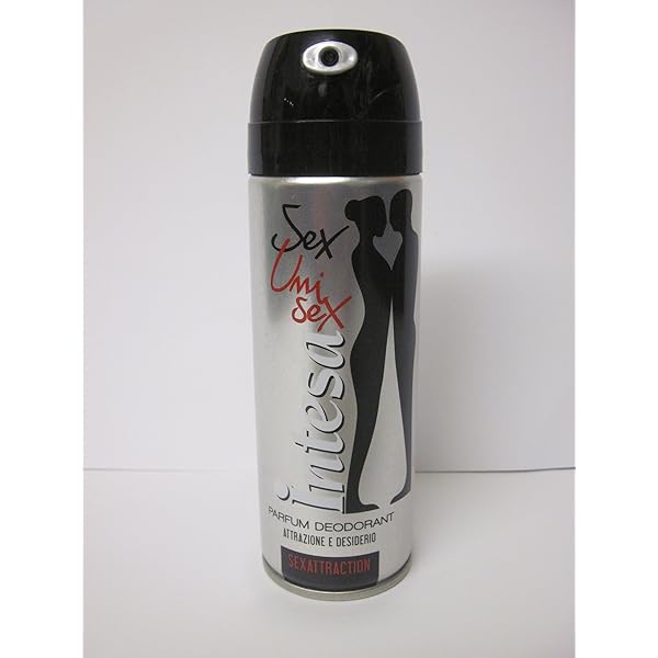 Tort oyoq ustida turgan semiz yalangoch ayolning fotosurati Erotik chaqaloq qalamlari ichida diki bor