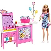 Barbie Mysteries: Beach Detectives Barbie 'Malibu' bebek, pamuk şeker makinesi, oyun kabini ve &ouml;d&uuml;ller ile birlikte 20 aksesu